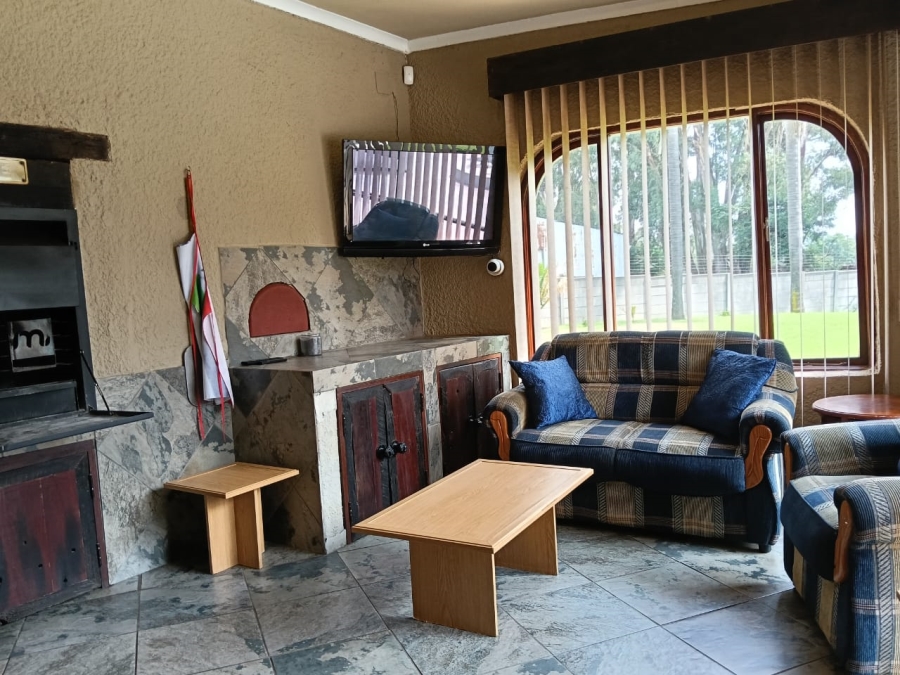 5 Bedroom Property for Sale in Loumar Western Cape